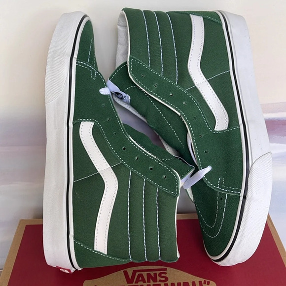Vans WMNS Sk8-Hi
Color Theory Greener Past
VN0005U96QU
Sneakers - Picture 11 of 16